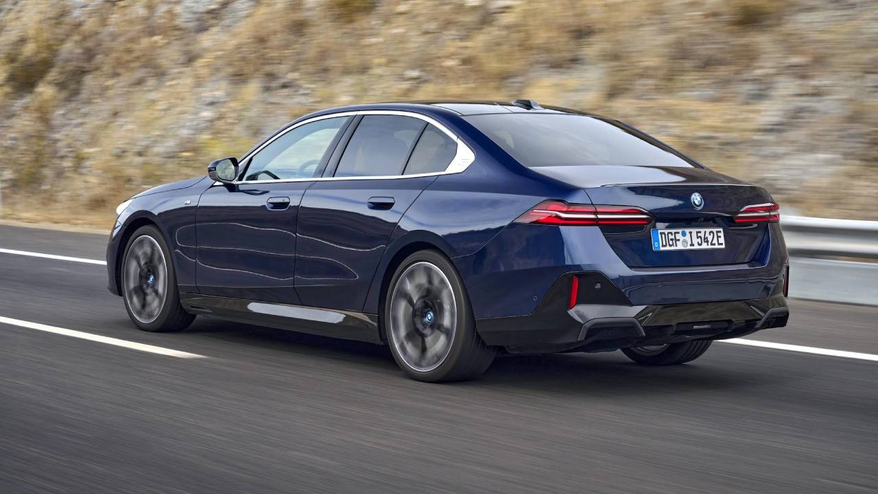 BMW’den yeni 1.6 lt hibrit 520i Sedan! İşte fiyatı BMW’den yeni 1.6 lt hibrit 520i Sedan! İşte fiyatı